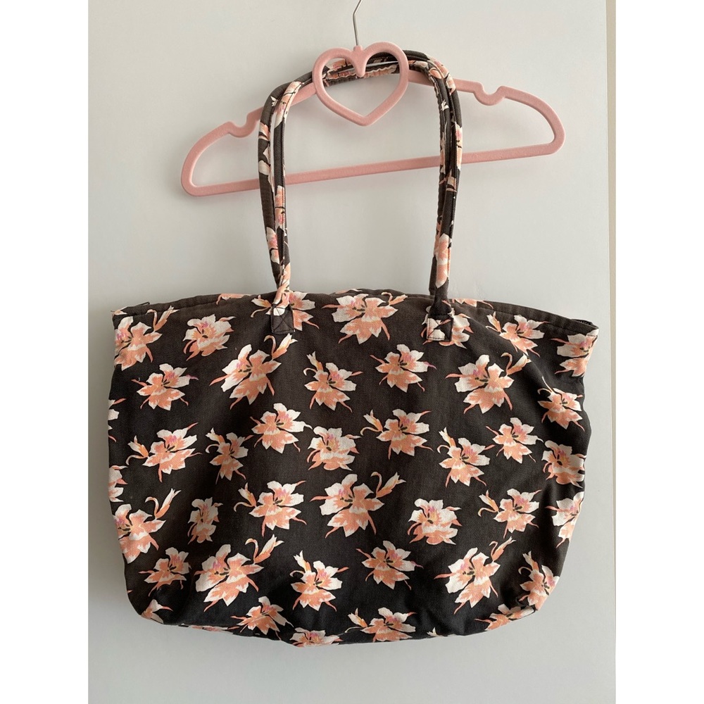 Acacia Keanae tote in ALOHA